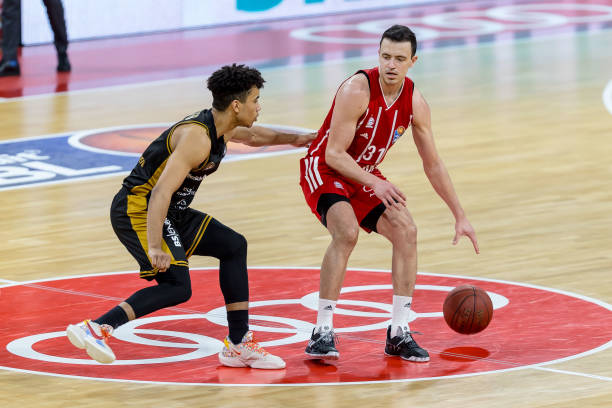 成千上万的 成千上万的